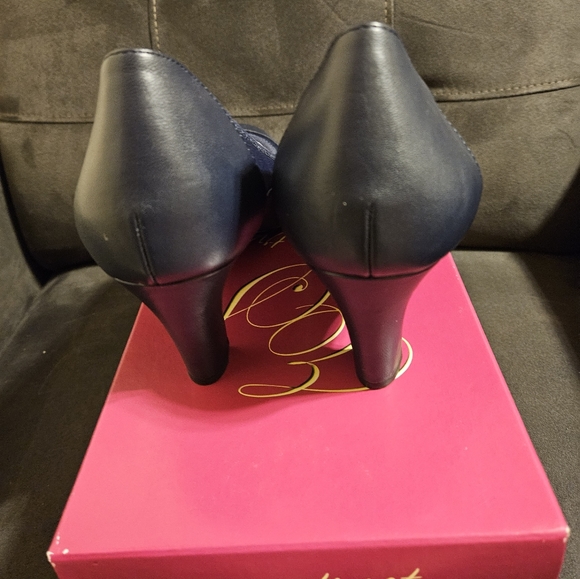 Easy Street Heels - Picture 6 of 12